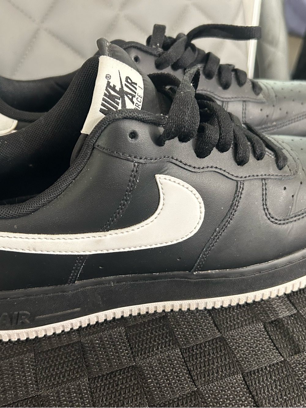 Nike Men's Low-Top Sneakers in Black with White Swoosh